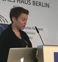 Investigative journalist Pavla Holcová