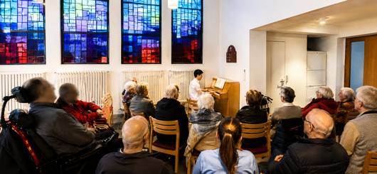 Yuki Kawaguchi beim Abschiedskonzert in der Tagespflege Amelsbüren.